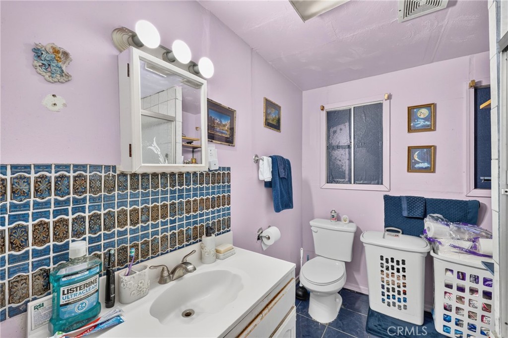 1523 E Vernon Property Photo 15