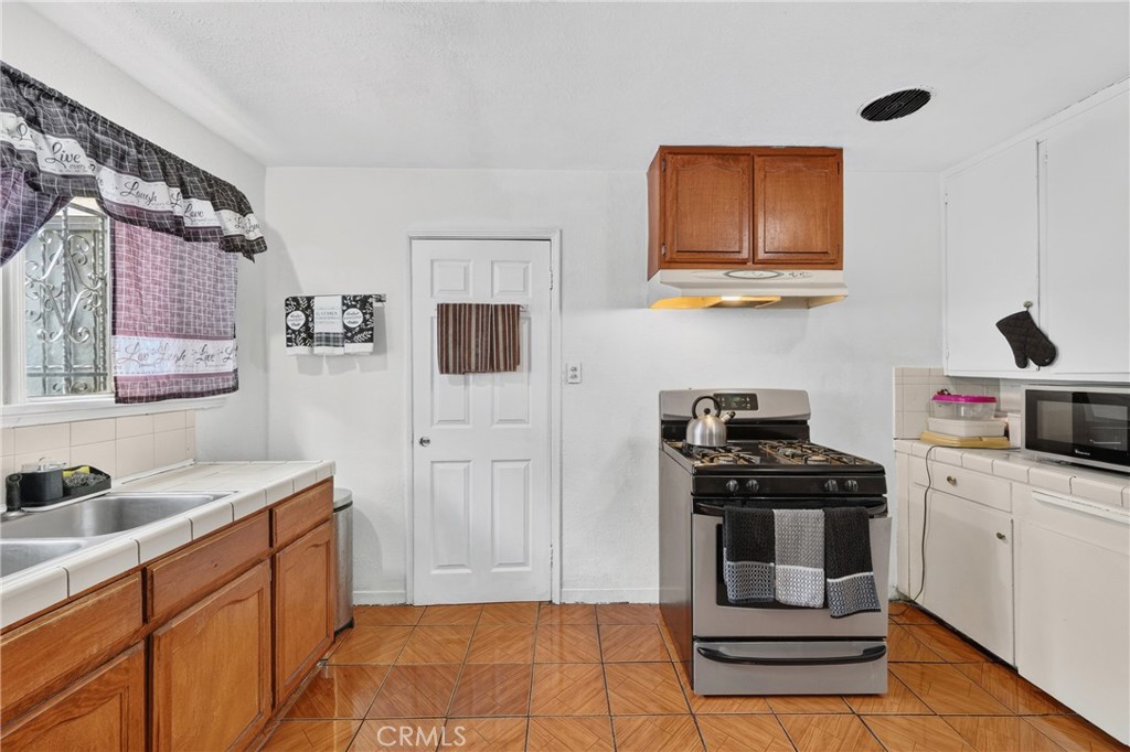 1523 E Vernon Property Photo 21