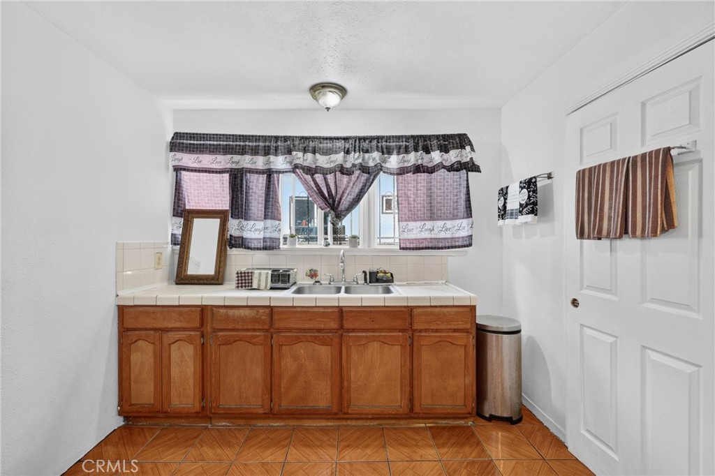 1523 E Vernon Property Photo 22