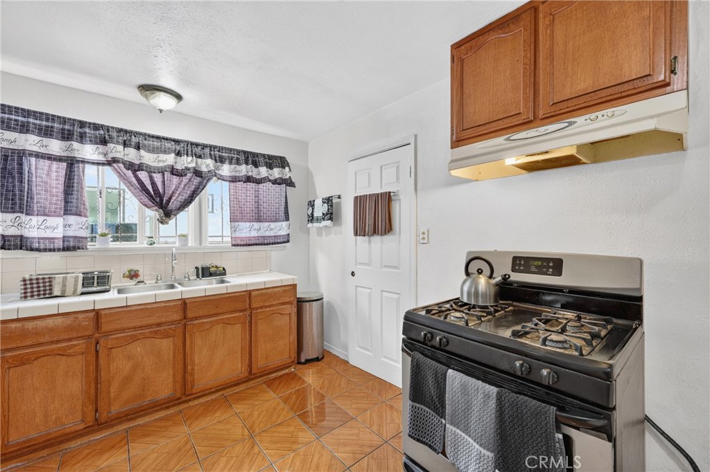 1523 E Vernon Property Photo 24