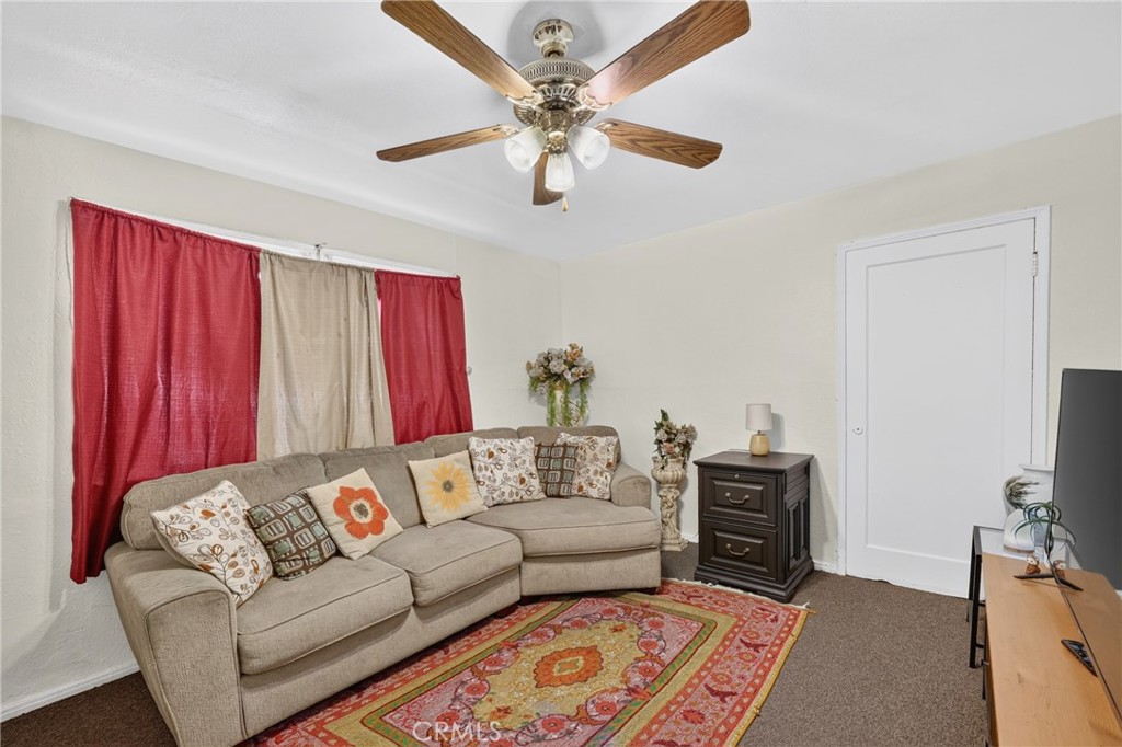 1523 E Vernon Property Photo 30