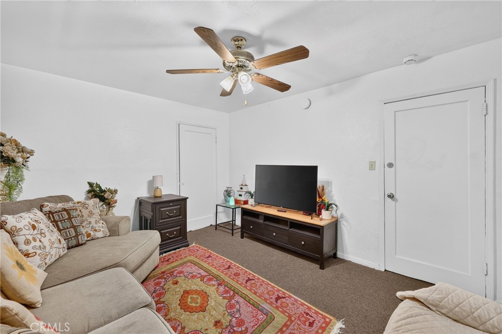 1523 E Vernon Property Photo 31