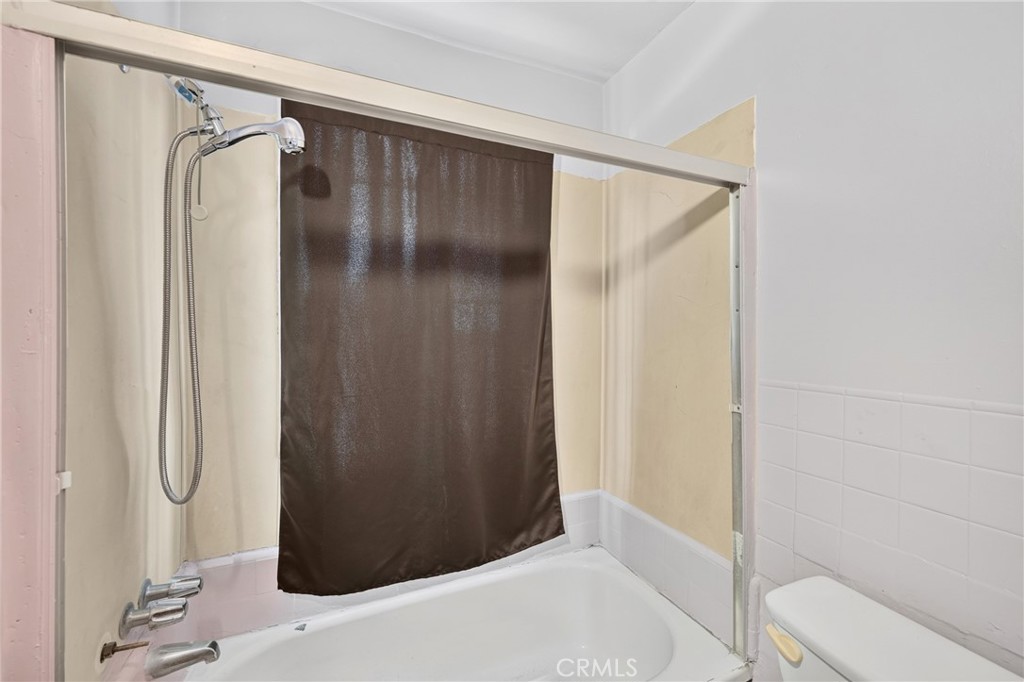 1523 E Vernon Property Photo 39