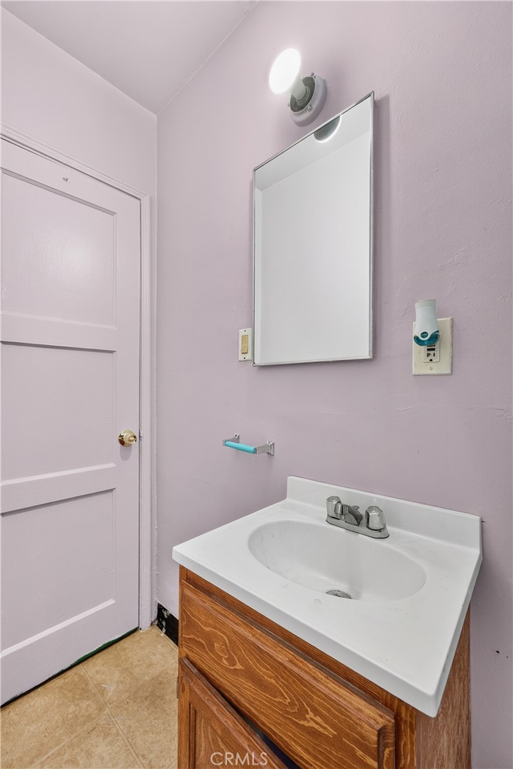 1523 E Vernon Property Photo 40