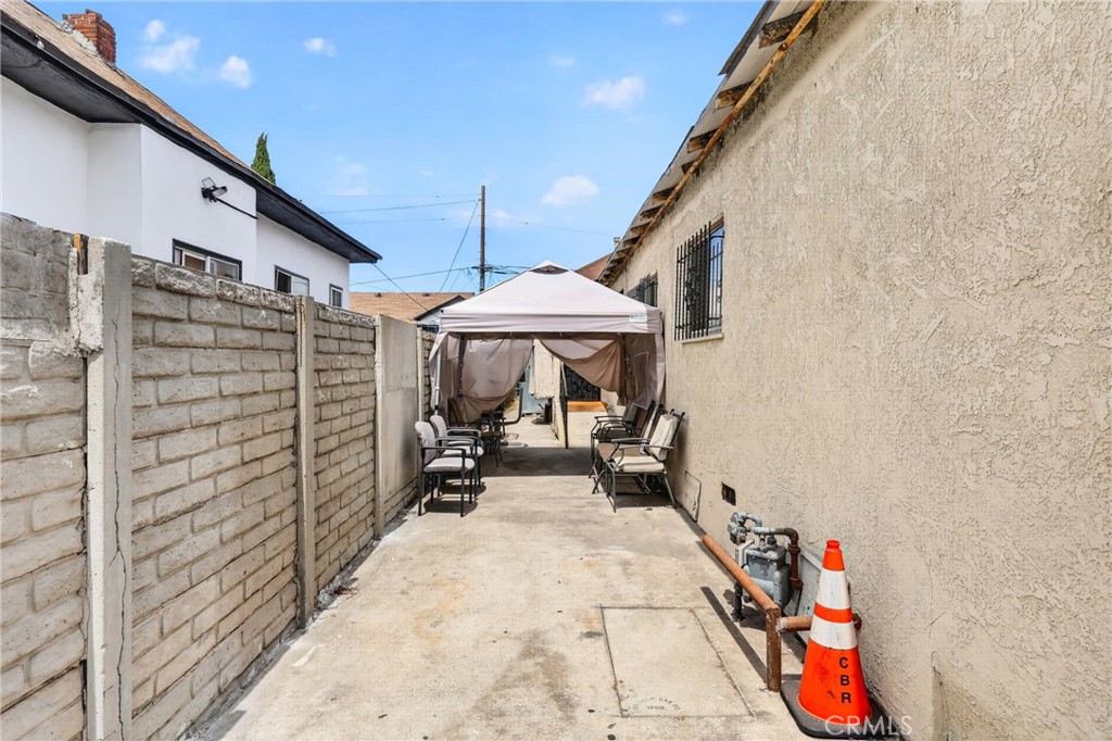 1523 E Vernon Property Photo 46
