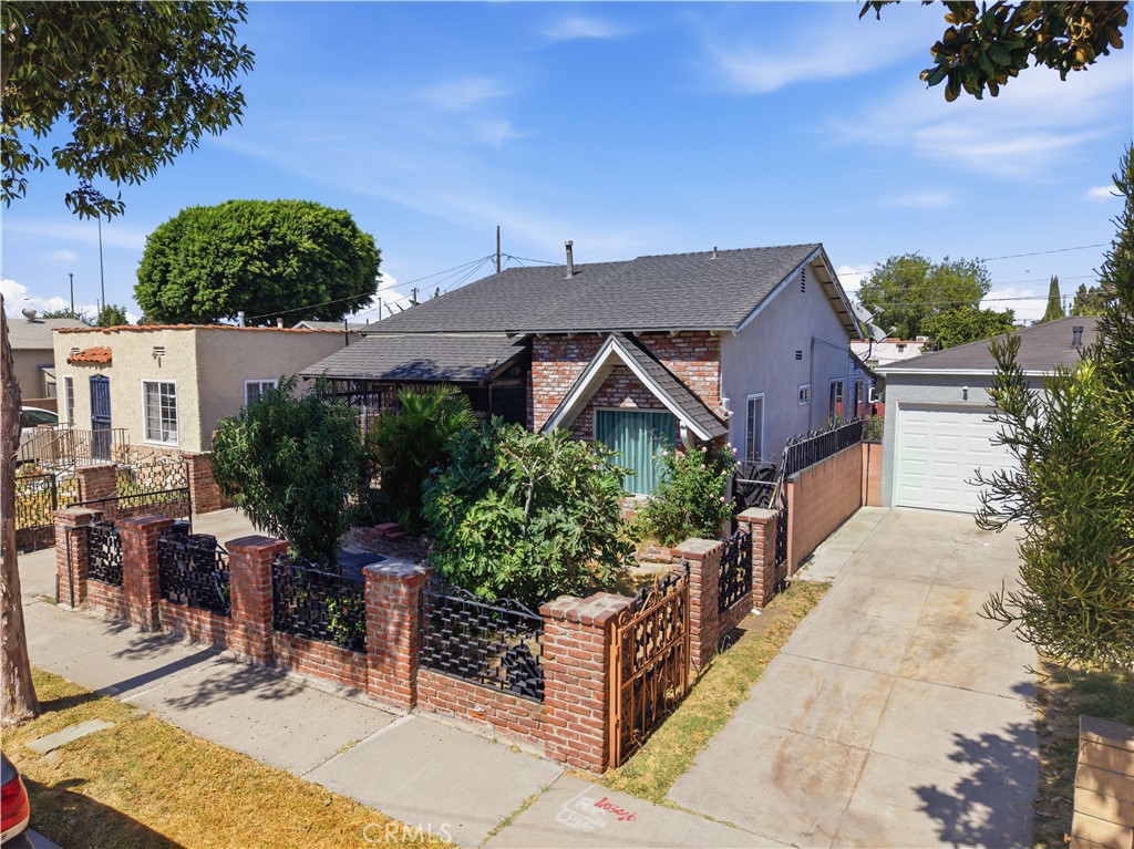 5017 Harbor Property Photo 3