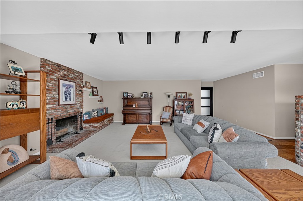 1102 N Randall Avenue Property Photo 12