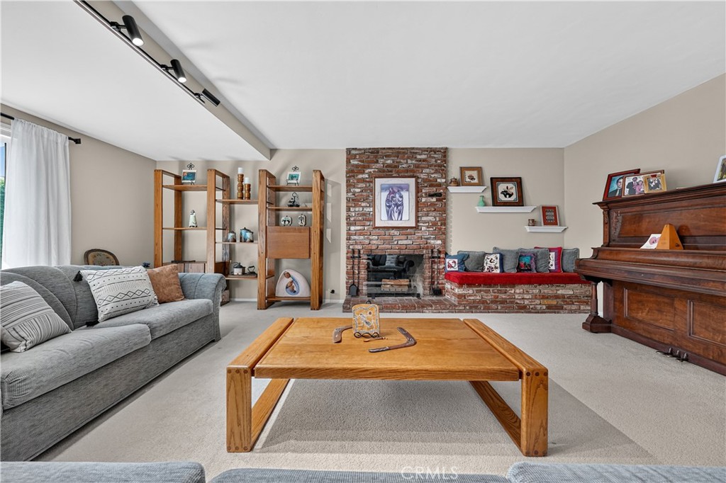 1102 N Randall Avenue Property Photo 18