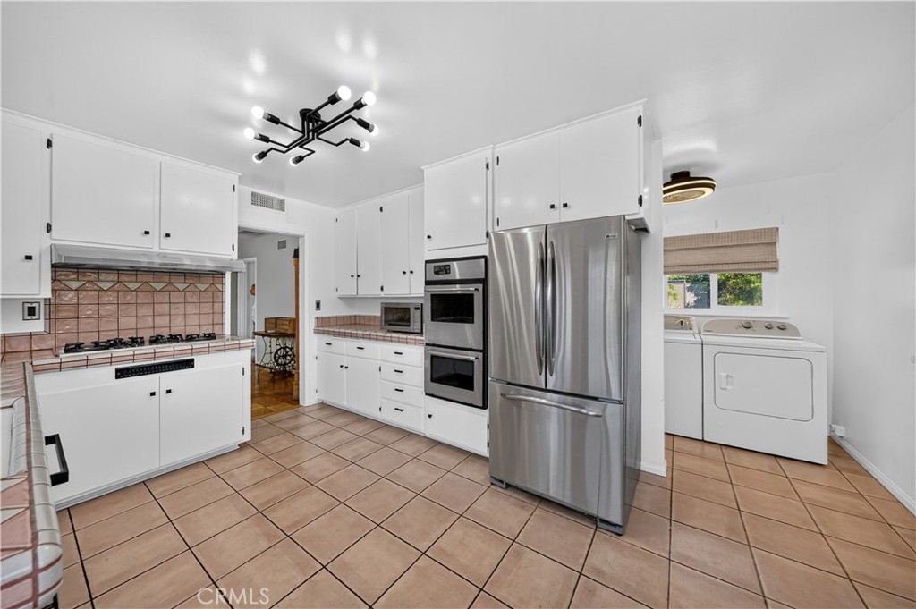 1102 N Randall Avenue Property Photo 27