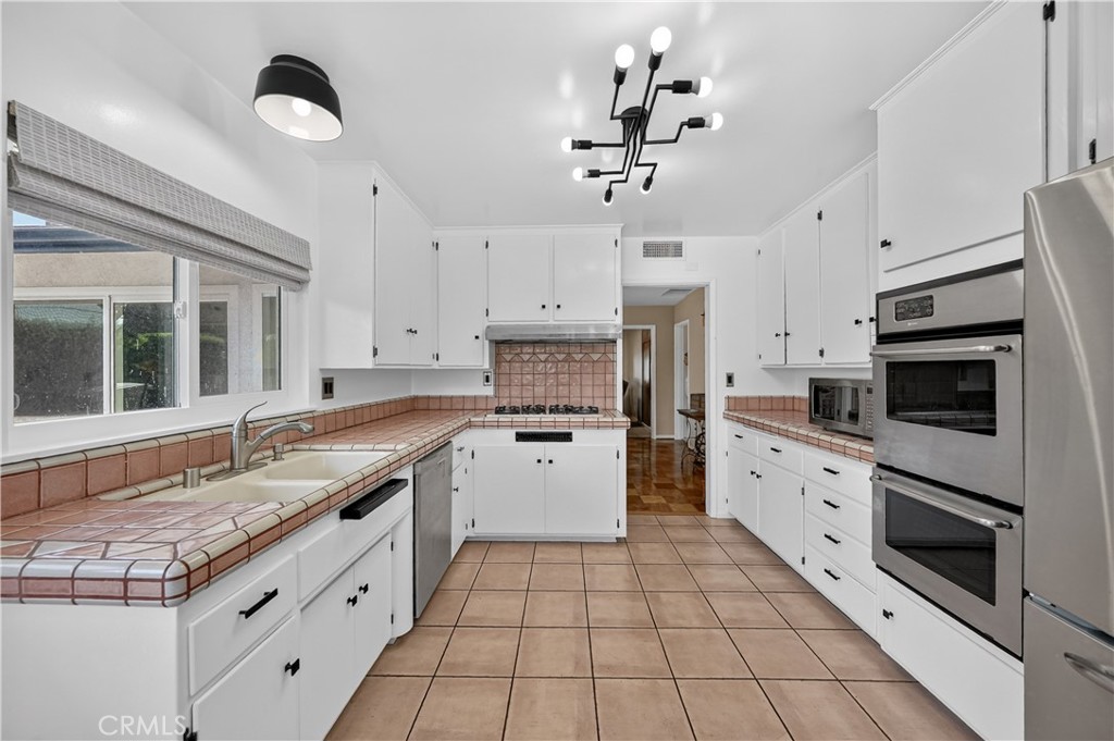 1102 N Randall Avenue Property Photo 29