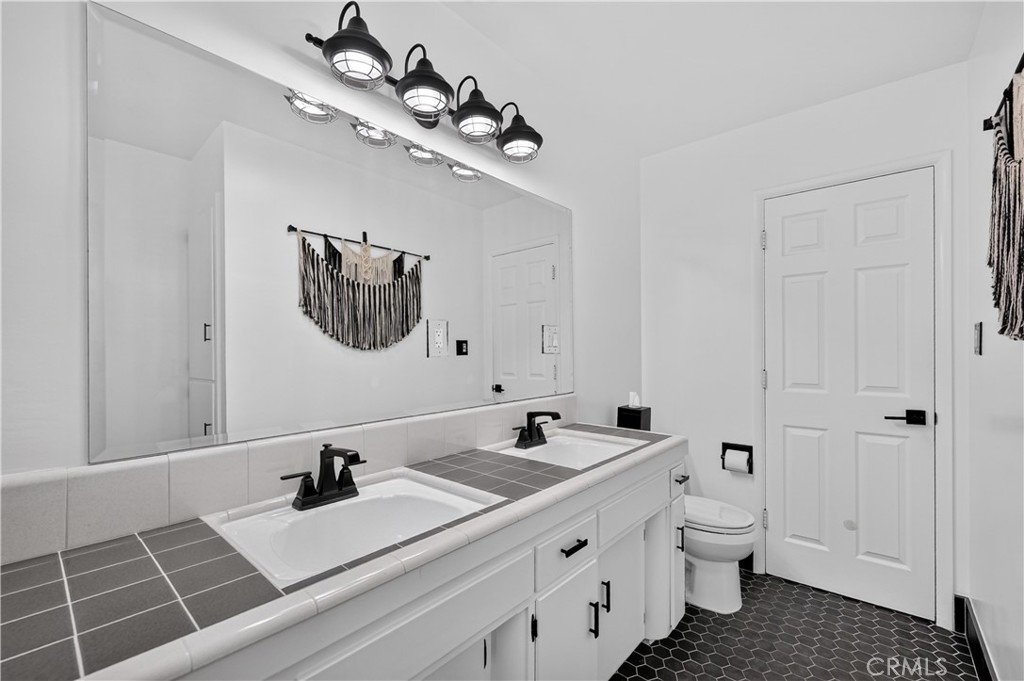 1102 N Randall Avenue Property Photo 33