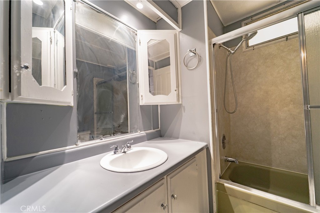 716 N Grand J4 Property Photo 11