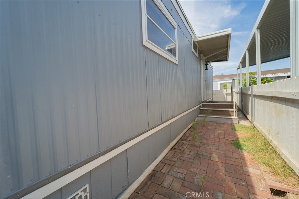 716 N Grand J4 Property Photo 17