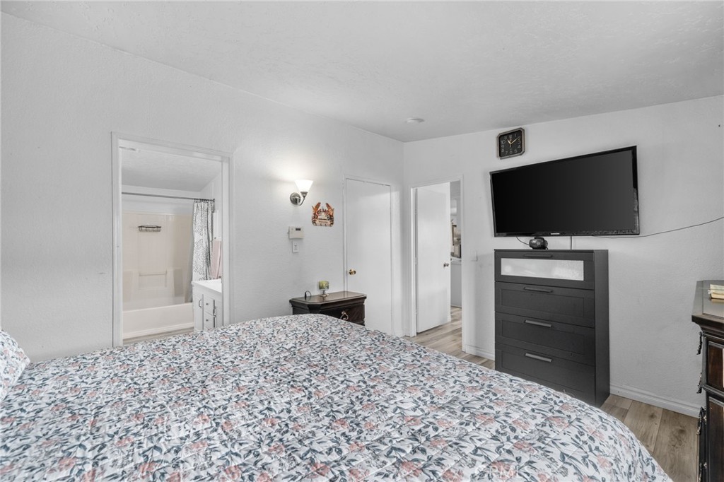 11301 Euclid 76 Property Photo 14