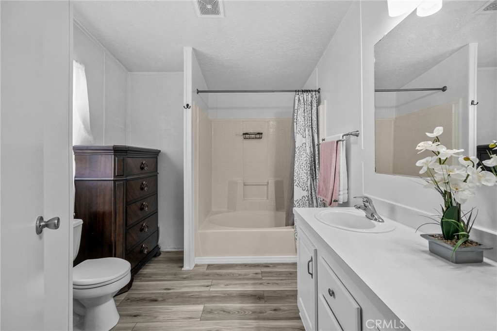 11301 Euclid 76 Property Photo 15