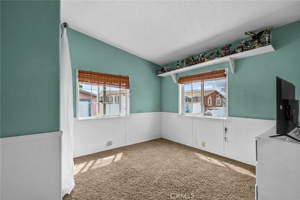 11301 Euclid 76 Property Photo 17