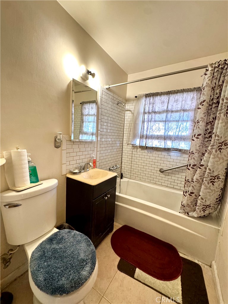 823 E 102nd Property Photo 10