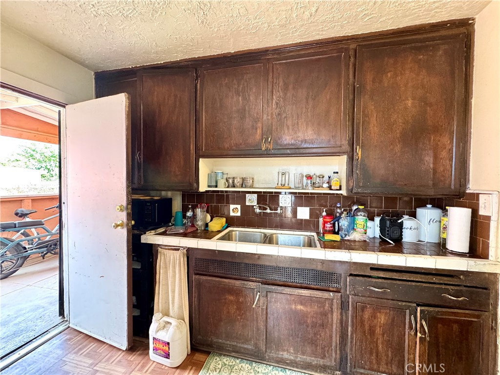 823 E 102nd Property Photo 12