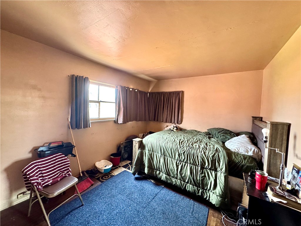 823 E 102nd Property Photo 17