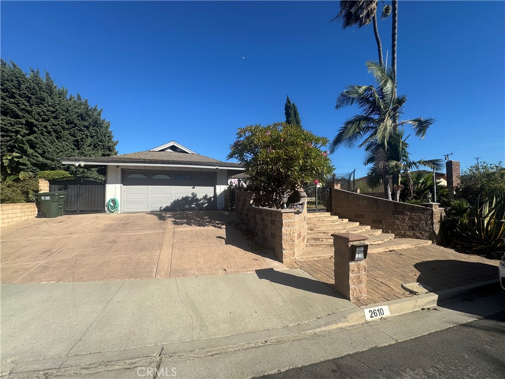 2610 El Volcan Property Photo 1