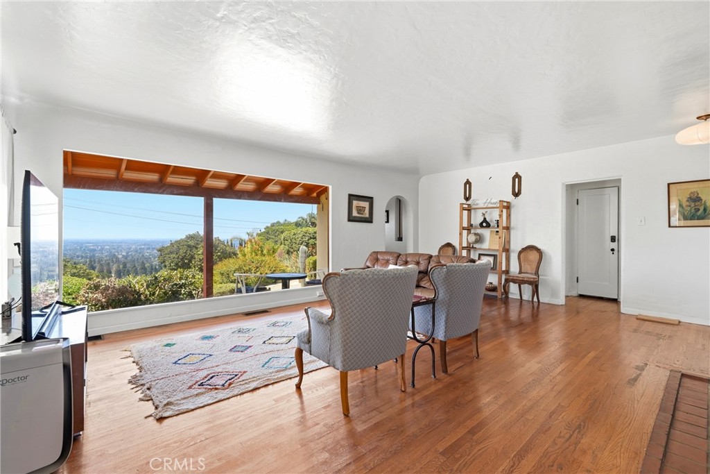 11751 S Circle Property Photo 8