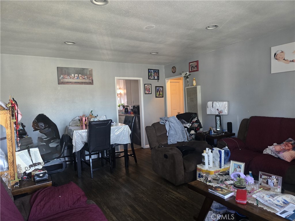 301 W Magnolia Property Photo 4