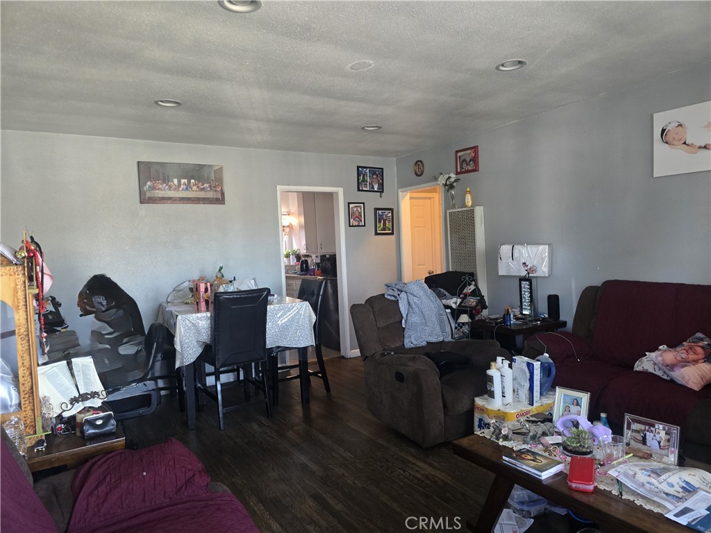 301 W Magnolia Property Photo 4