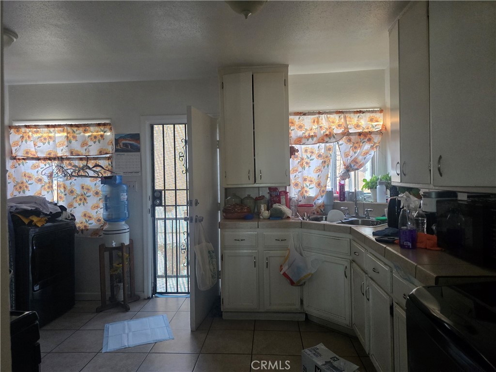 301 W Magnolia Property Photo 5