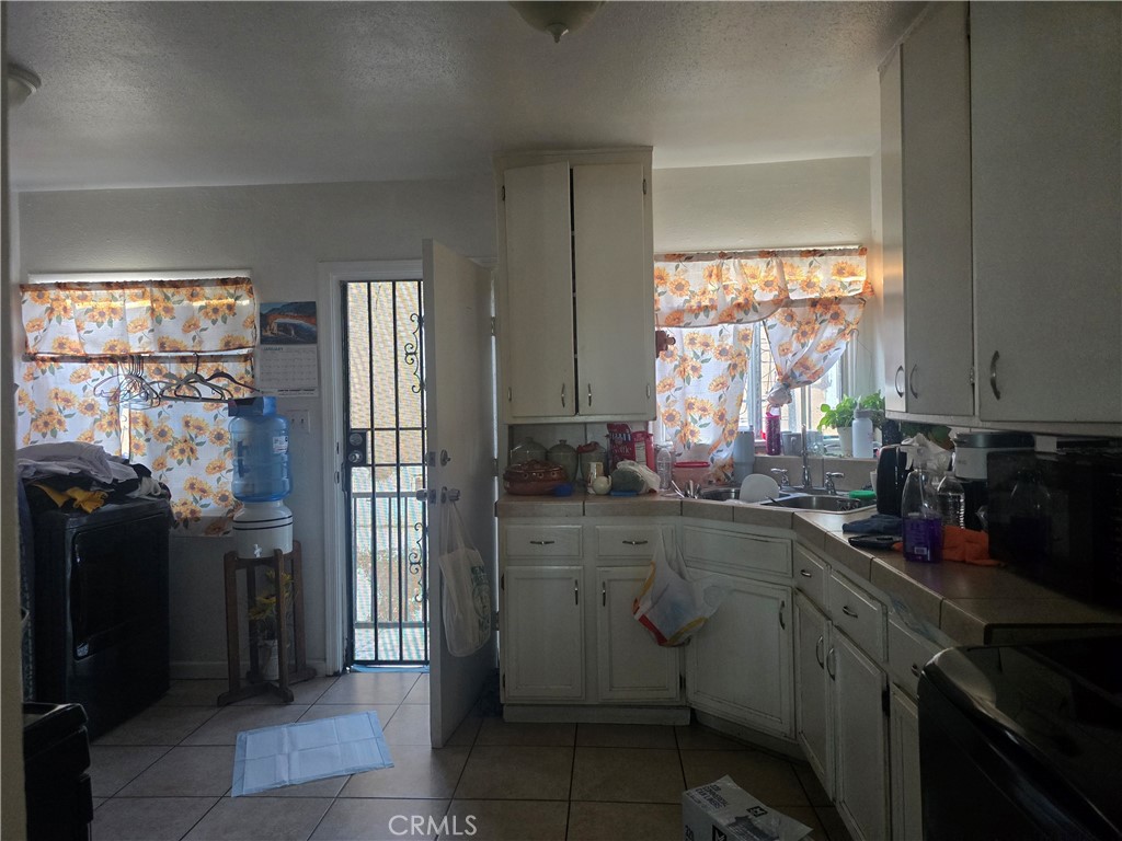 301 W Magnolia Property Photo 5