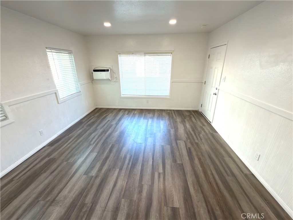 137 N 2nd Property Photo 8