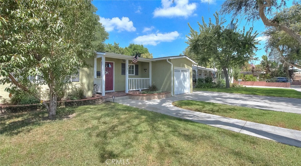 1933 W Jacaranda Place Property Photo 2