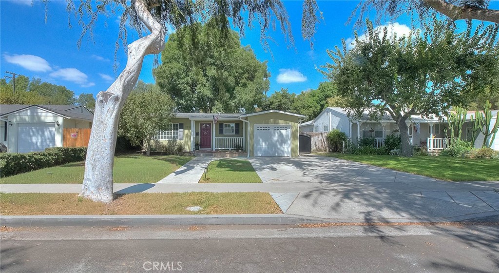1933 W Jacaranda Place Property Photo 4