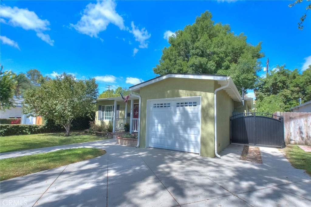 1933 W Jacaranda Place Property Photo 5