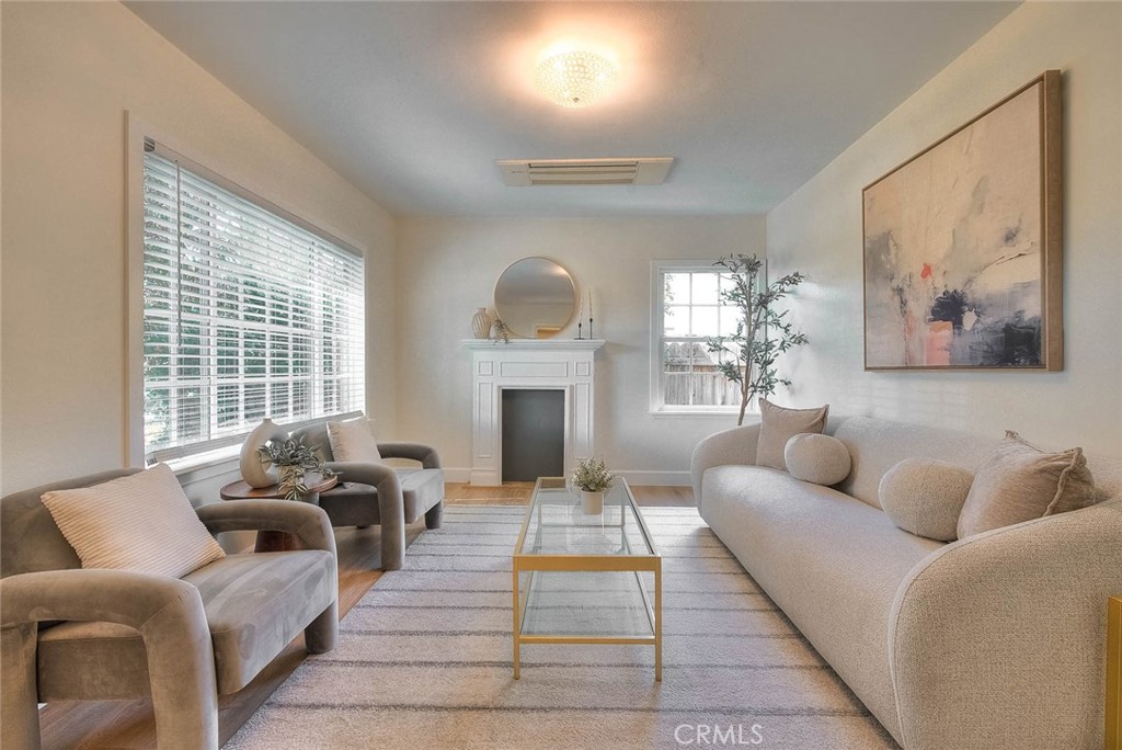 1933 W Jacaranda Place Property Photo 6