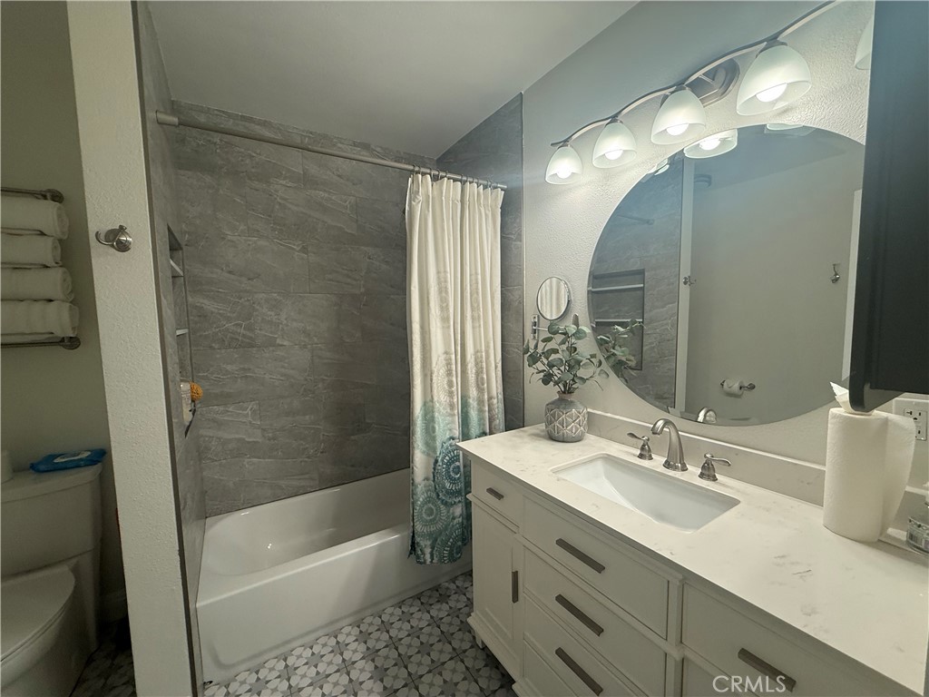 1933 W Jacaranda Place Property Photo 8