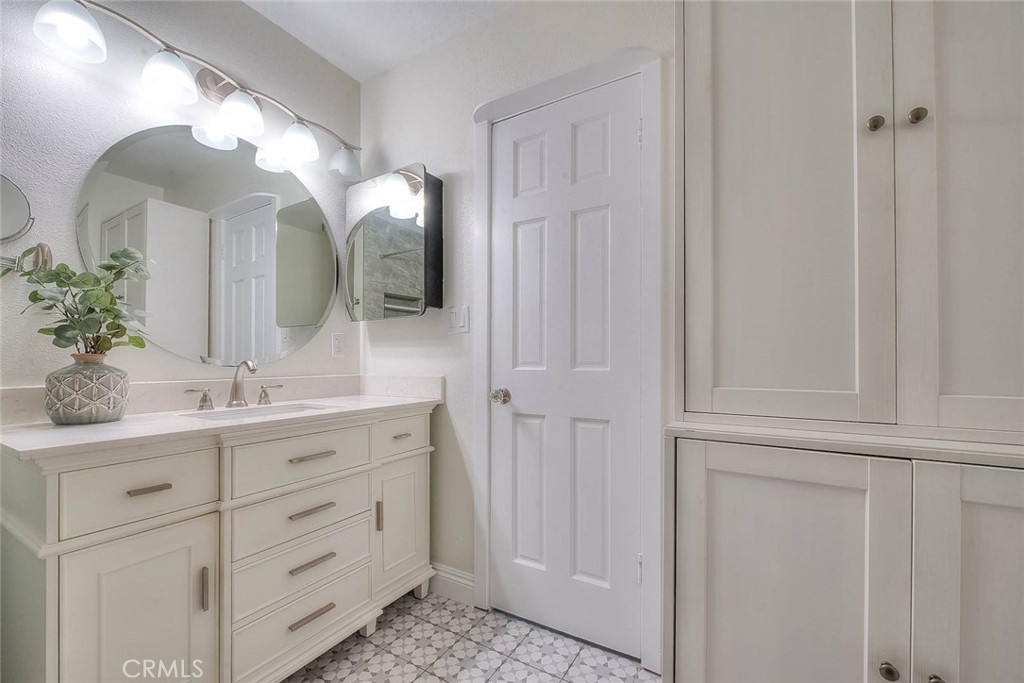 1933 W Jacaranda Place Property Photo 29