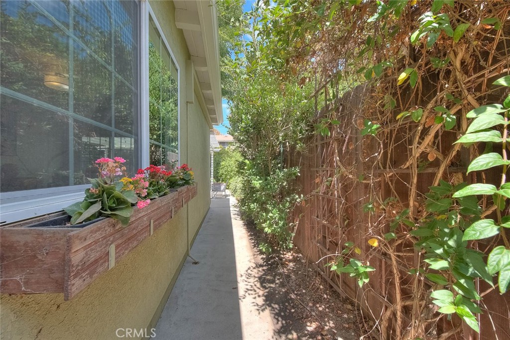 1933 W Jacaranda Place Property Photo 36