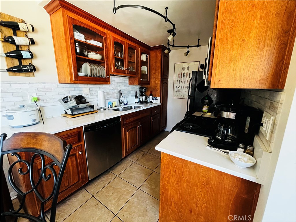 230 Linden Avenue 504 Property Photo 6
