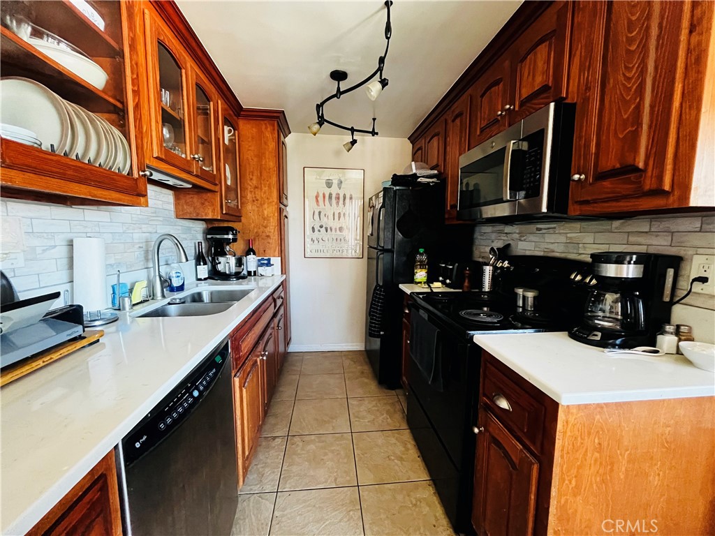 230 Linden Avenue 504 Property Photo 7