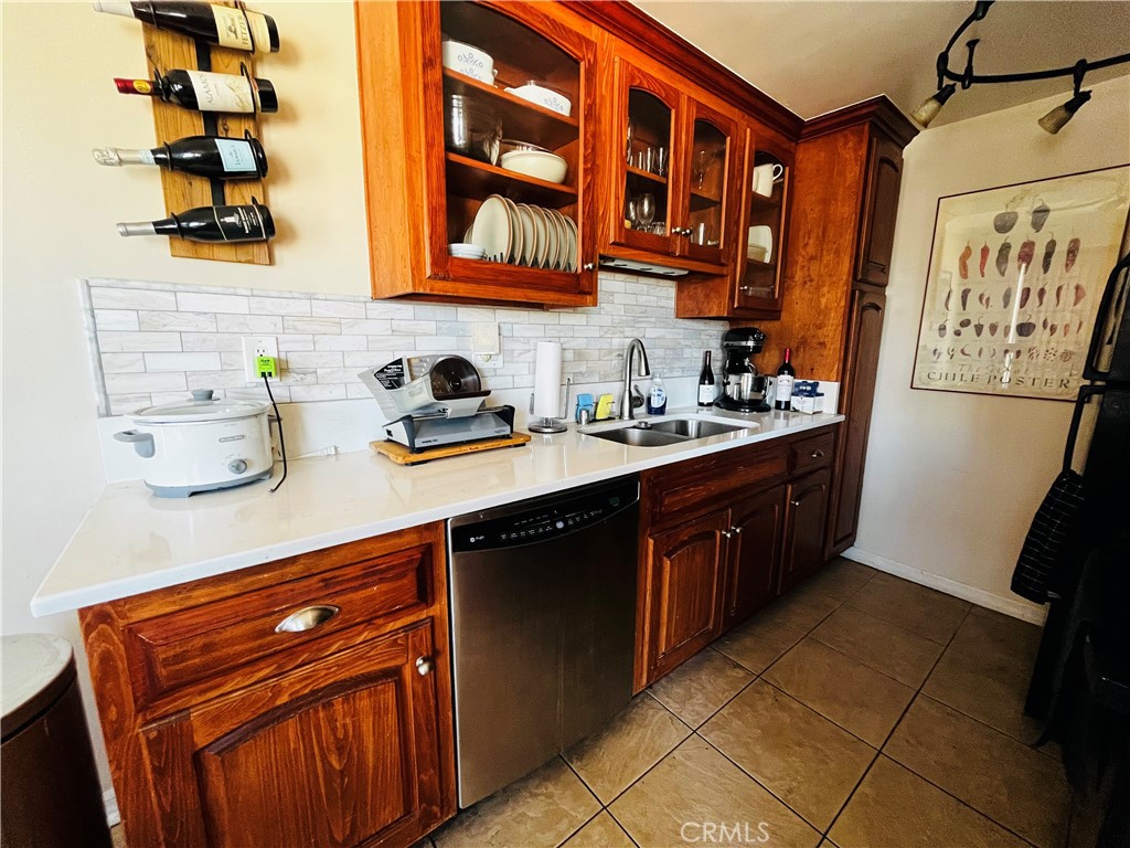 230 Linden Avenue 504 Property Photo 9
