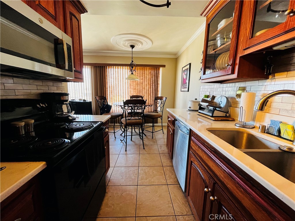 230 Linden Avenue 504 Property Photo 11