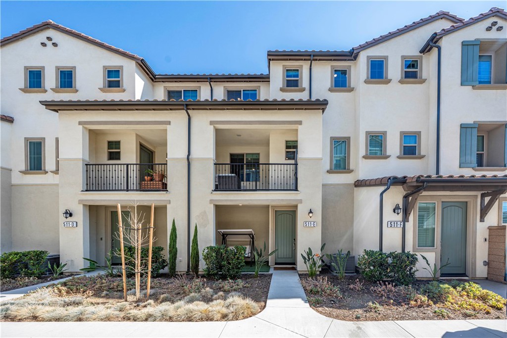 511 Tamarind Way E Property Photo 1