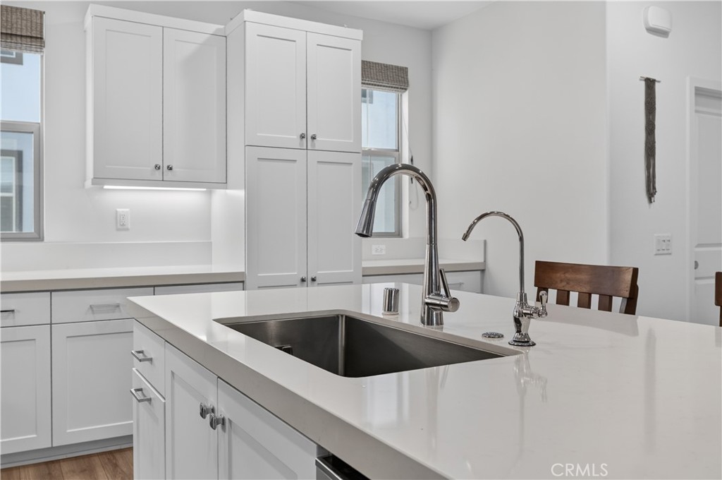 511 Tamarind Way E Property Photo 7