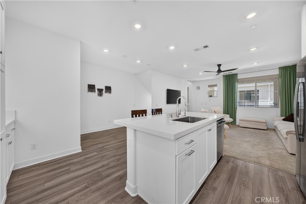 511 Tamarind Way E Property Photo 10