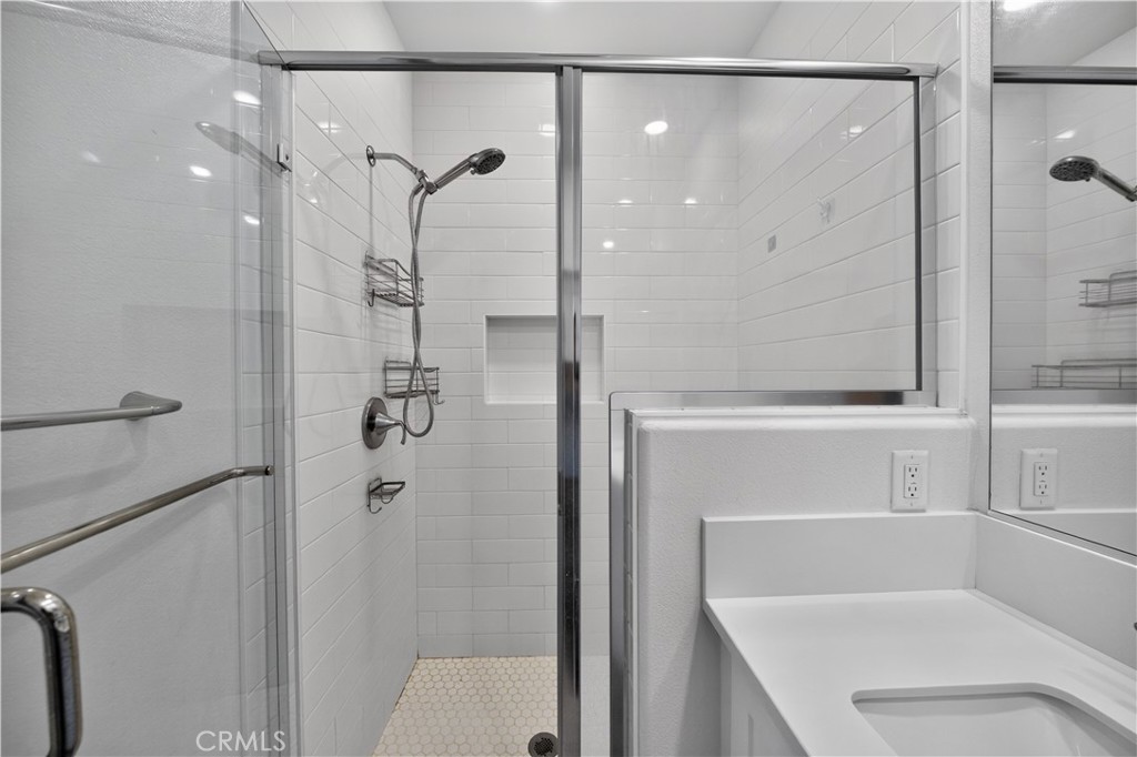 511 Tamarind Way E Property Photo 22