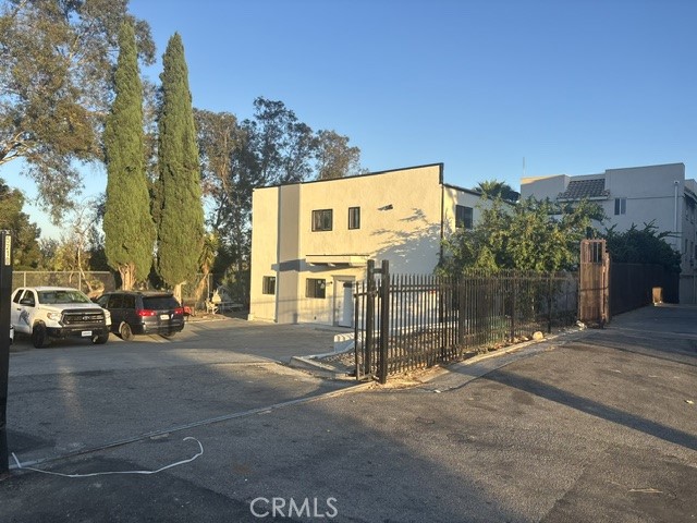 5210 Oakland Property Photo 3