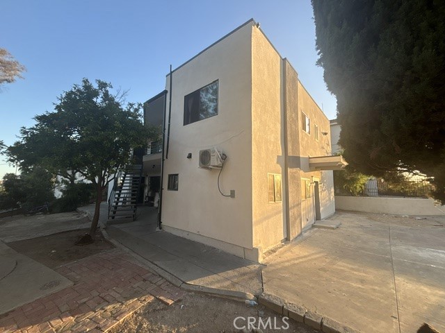 5210 Oakland Property Photo 4