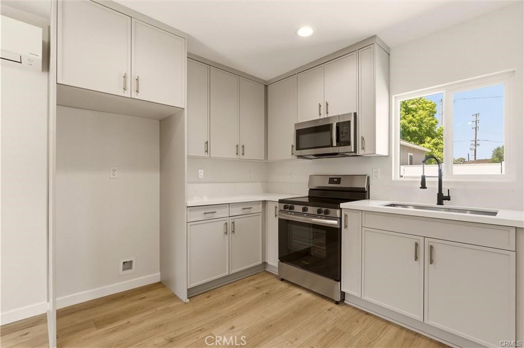 2155 Euclid Avenue A Property Photo 3