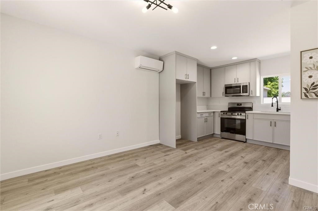 2155 Euclid Avenue A Property Photo 4