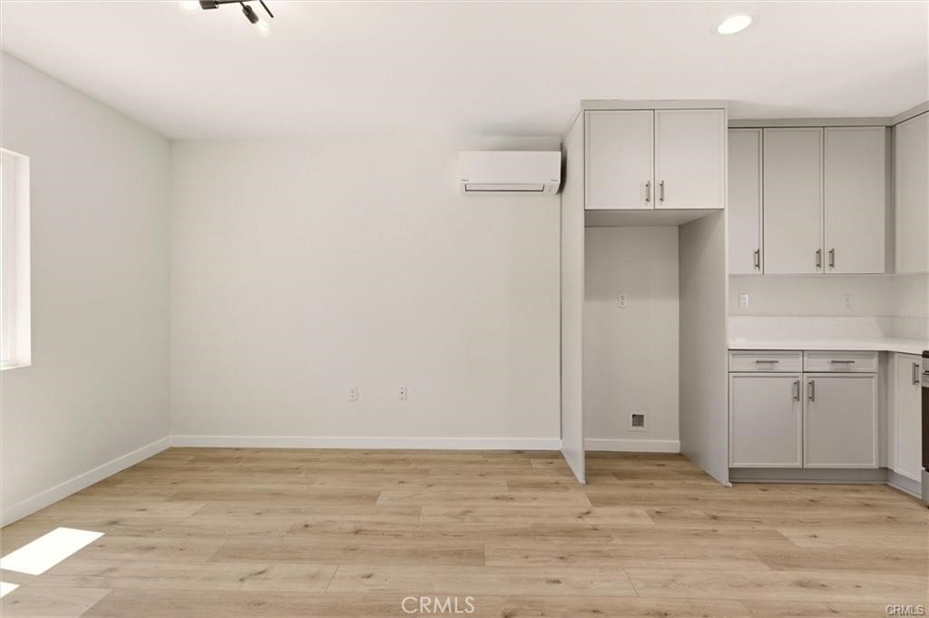 2155 Euclid Avenue A Property Photo 6